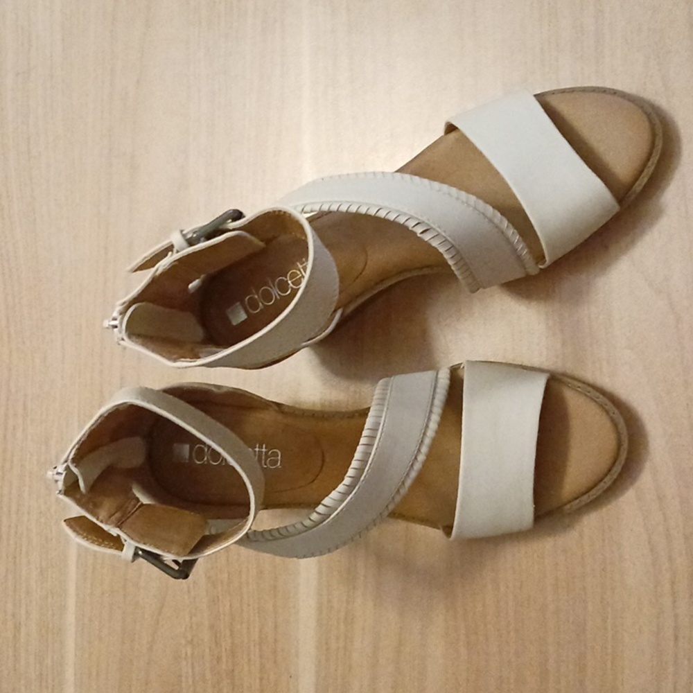 Dolcetta "Delia" Cream Faux Leather Sandals in Size 7.5M